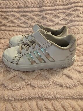 Adidas White Kids' Sneaker with Iridescent Stripes